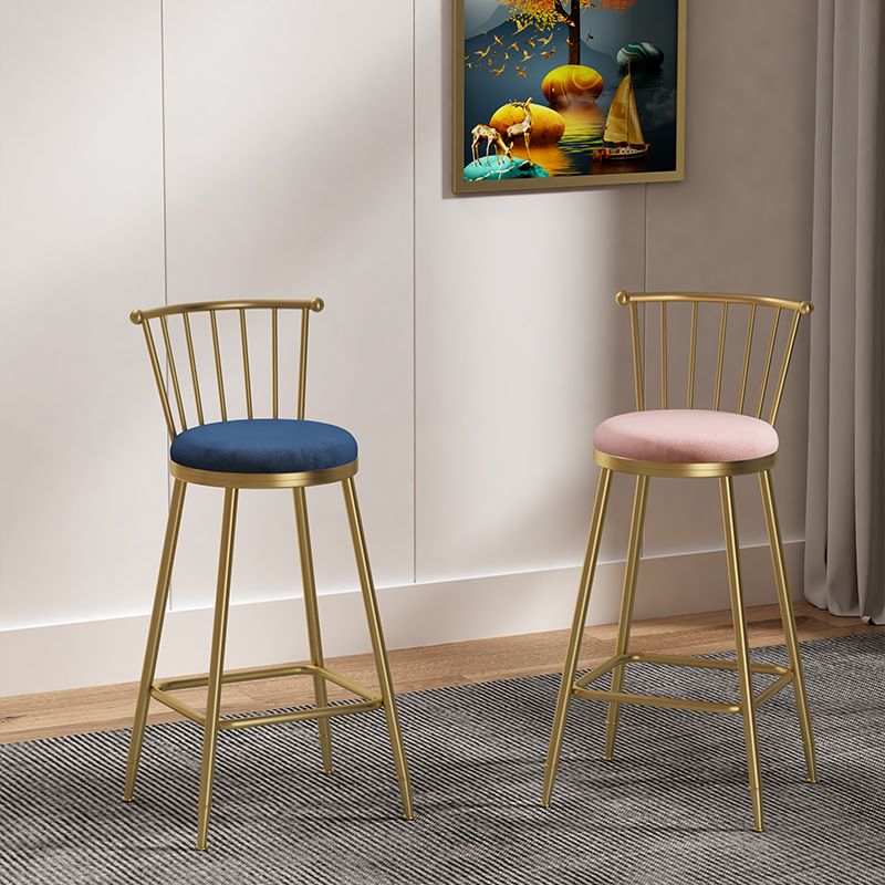 Taburete de bar Glam sin brazos con respaldo, taburete de acero para tienda de té con leche y cojín de terciopelo