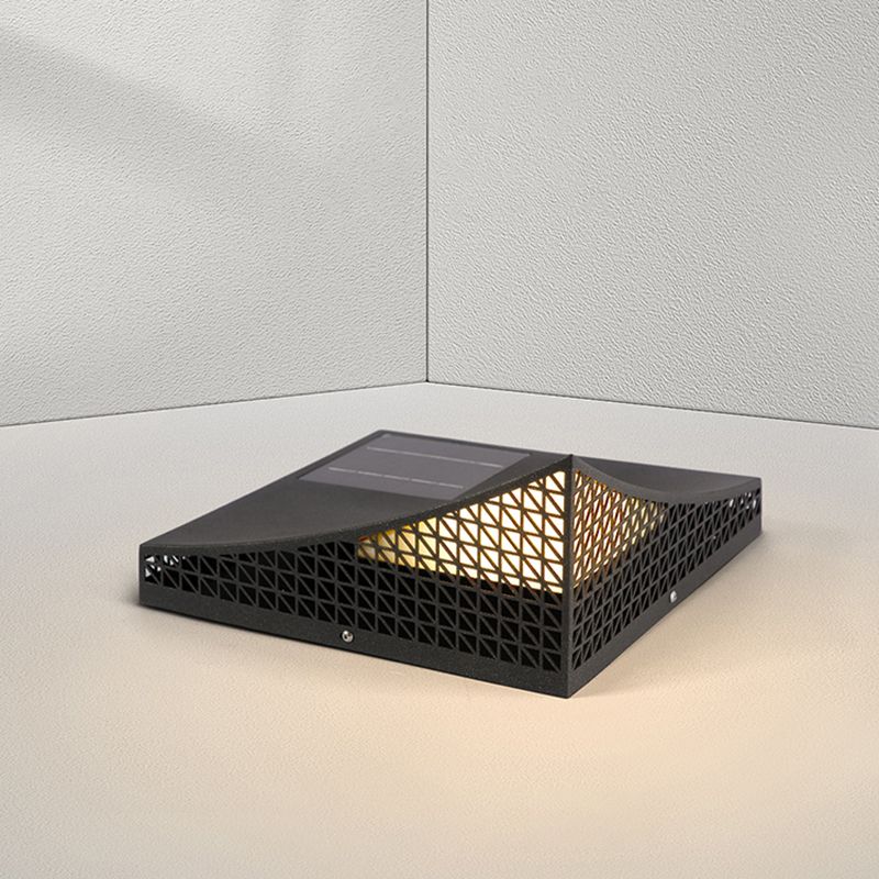 Black Solar Lawn Light Modern Outdoor Lighting for Courtyard