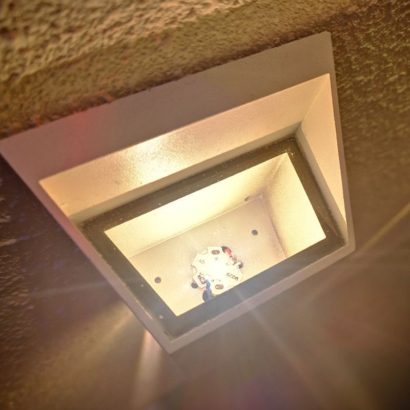 Geometric-shaped Metal Wall Mount Lamp Modern Simplicity 2-Lights Outdoor Waterproof Wall Sconce for Garden Balcony