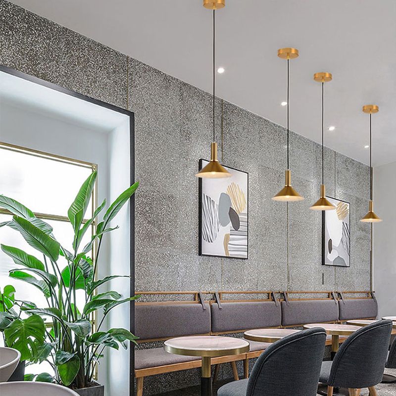 Gouden gearceerde hanglampverlichtingsarmatuur moderne stijl metalen hangend plafondlicht voor eetkamer