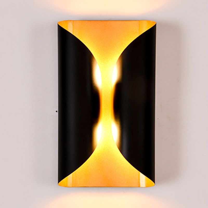Lampada a parete in metallo curvo a parete contemporanea in stile oro-nere dell'illuminazione da parete