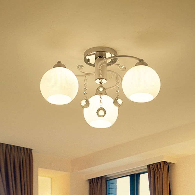 Montaje de altura de techo de la esfera blanca Lámpara de techo de vidrio soplado de 3/5 de cabeza tradicional con drapeado de cristal