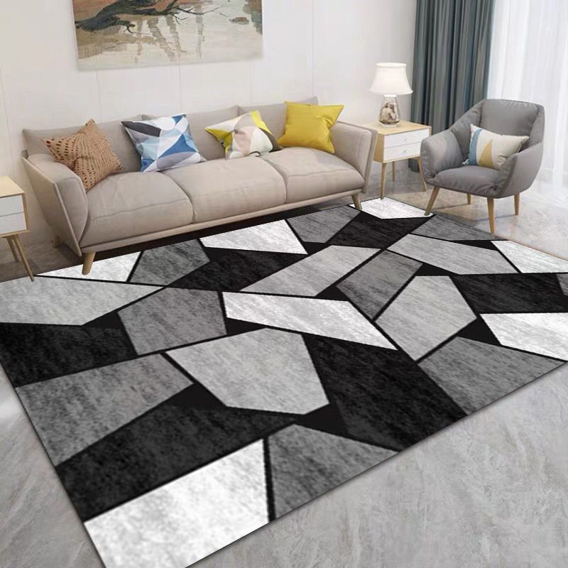 Black Modern Rug Polyester Triangle Indoor Rug Non-Slip Backing Rug for Drawing Room