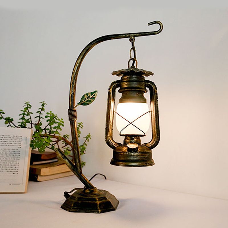 Tavolo in ottone/rame cherosene Light warehouse vetro opale 1 illuminazione da camera da letto leggera con base metallica