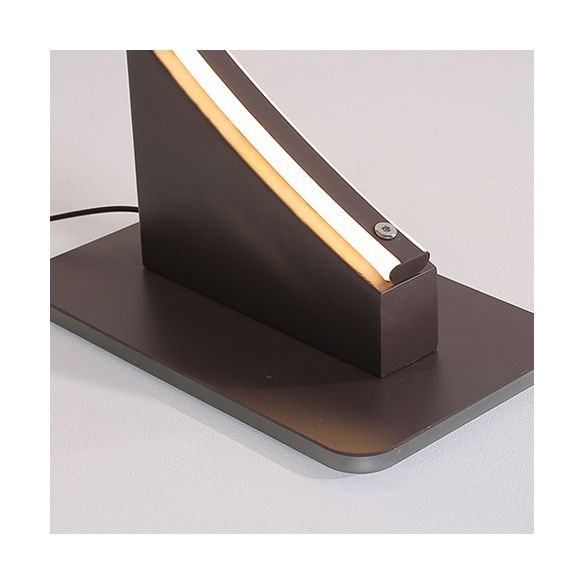 Nordic Artistic Simple Modern Style LED Table Lamp for Living Room Bedroom