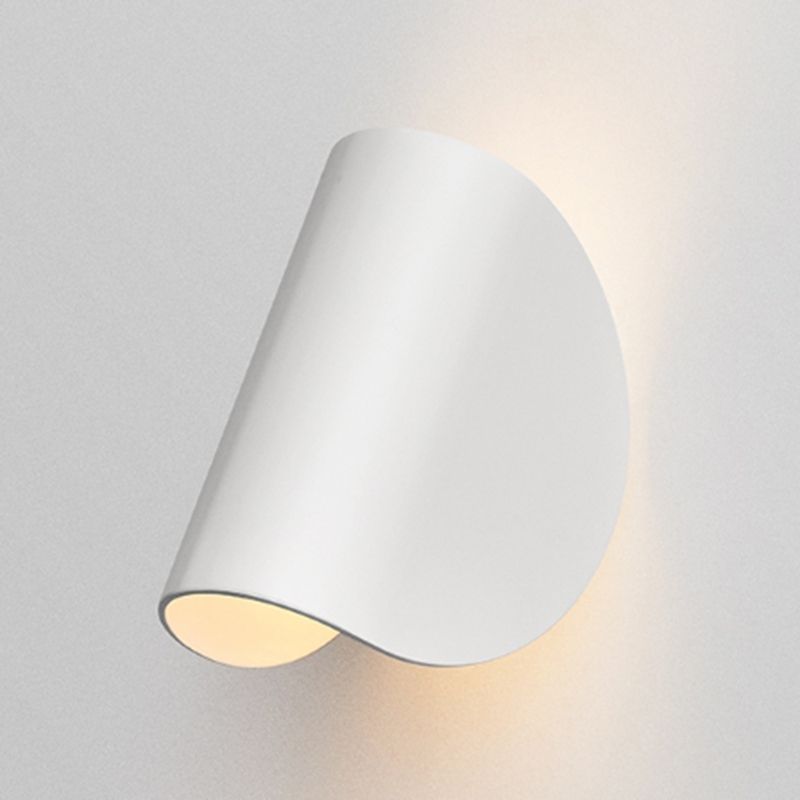 Nordic Style Metal Wall Light Geometric Shape LED Wall Sconce for Bedroom