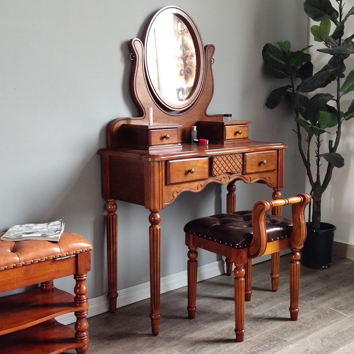 Solid Wood Makeup Table 57.08" H Makeup Vanity with 4 Drawers