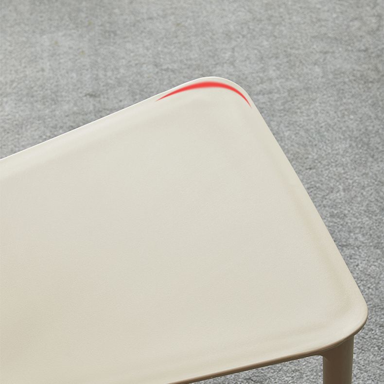 Zeitgenössischer Heimseitenstuhl offener Plastikstapel Esszimmer Stuhl