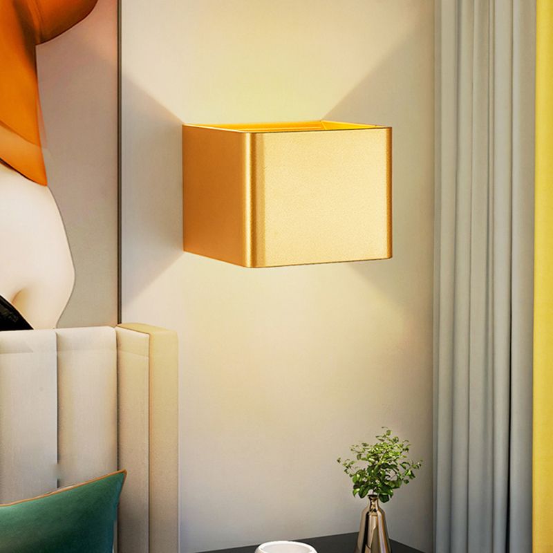 Simple Wall Mount Light Modern LED Wall Sconce Light with Metal Shade for Bedroom