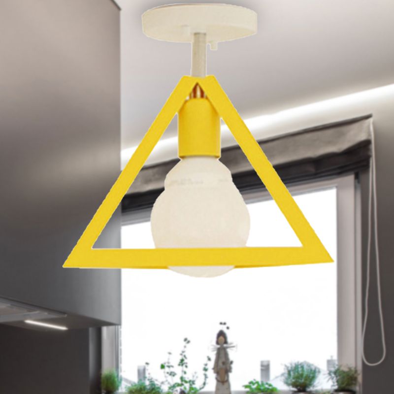 Lámpara de techo semi empotrada de jaula de alambre industrial retro con pantalla triangular Lámpara de techo de metal de 1 cabezal en negro/gris/blanco