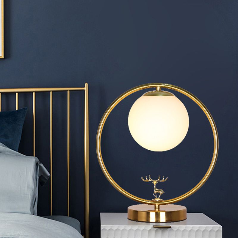 Lámpara de soporte de noche de los ciervos de latón Nordic Ball Glass Table de vidrio Luz para sala de estar