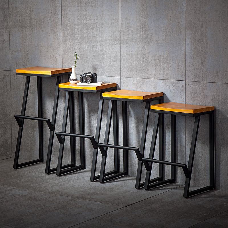 Sgabelli da bar in stile industriale e sgabelli da banco di sedile quadrate in legno massiccio