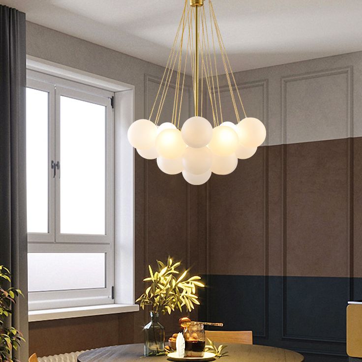 Lampada lampadina in stile moderno a 3 luci con 37 sfere di deco di vetro bianchi lampada in metallo Apparecchio di illuminazione per il soggiorno per soggiorno