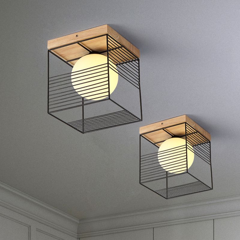 Lámpara de techo pequeña de jaula cúbica en blanco y negro, lámpara empotrada de hierro nórdica de 1 cabezal con pantalla de cristal de bola interior y dosel de madera