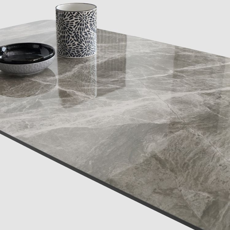 Mesa de comedor de piedra con 4 piernas negras