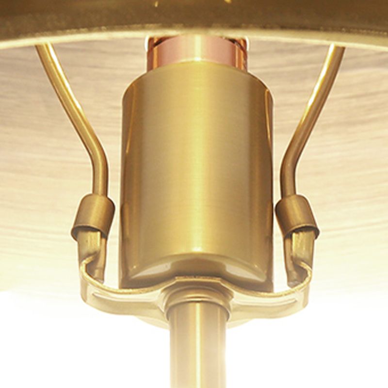 Lámpara de mesa nocturna de dormitorio de batería Luz de mesa de estilo de metal en oro