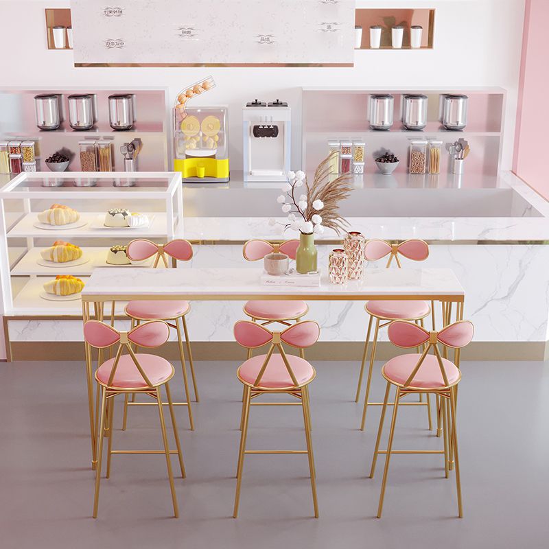 Table blanche de style glam dans le haut en fer et la table de bar à thé à lait en marbre en marbre en marbre