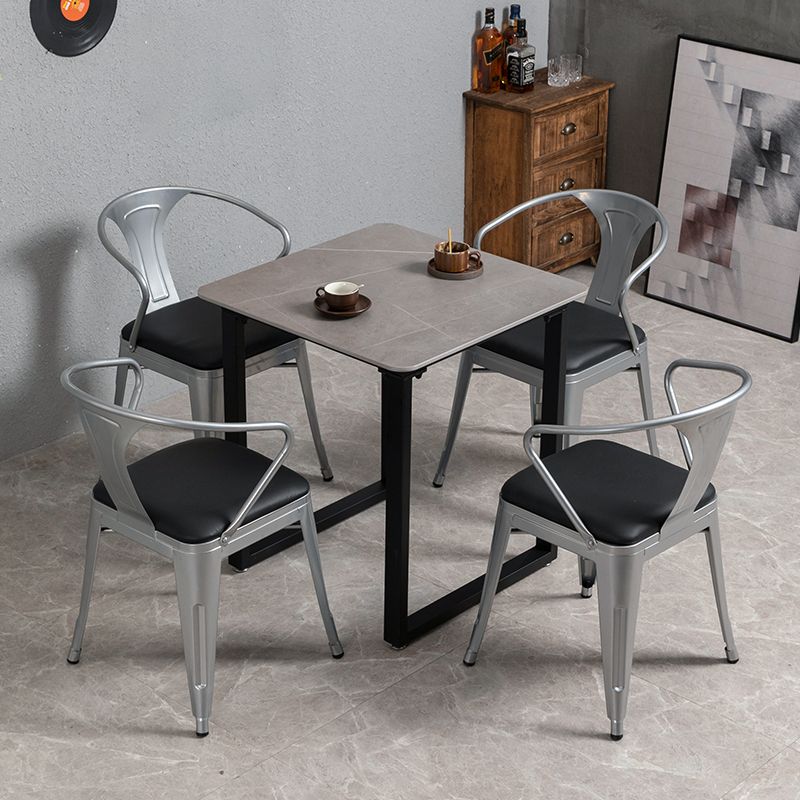 Industrieller Stil grauer gesinterter Stein Esstisch Metallic Basis Rechteck und quadratischer Tisch für Zuhause