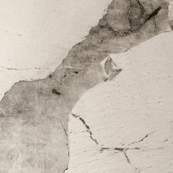 Luxury White Oval Stone Tabletop Dining Table with Gold Round Base