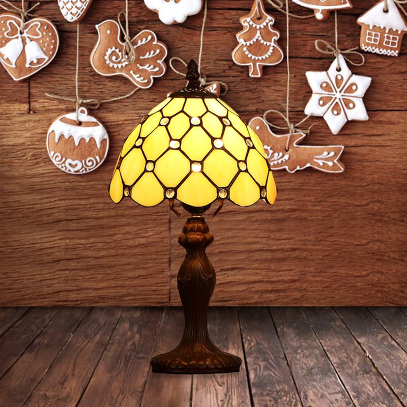 Lampada da comodino a lampadina singola Lampada da tavolo in vetro marrone chiaro con perline in stile Tiffany in marrone scuro per camera da letto