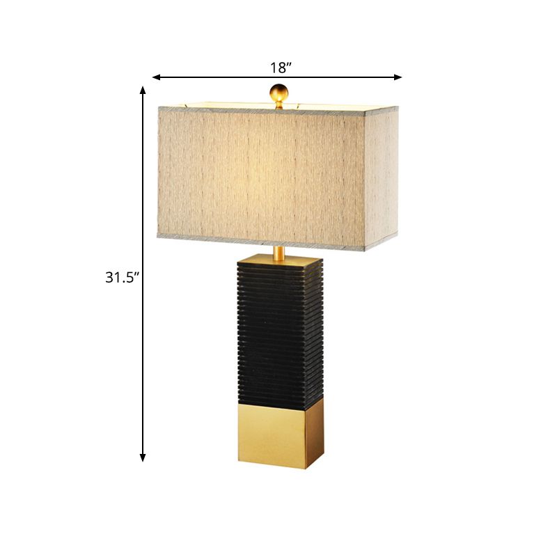 Finitura nera rettangolo scrivania modernismo modernismo 1-bulba lampada da tavolo metallica con tonalità in tessuto beige