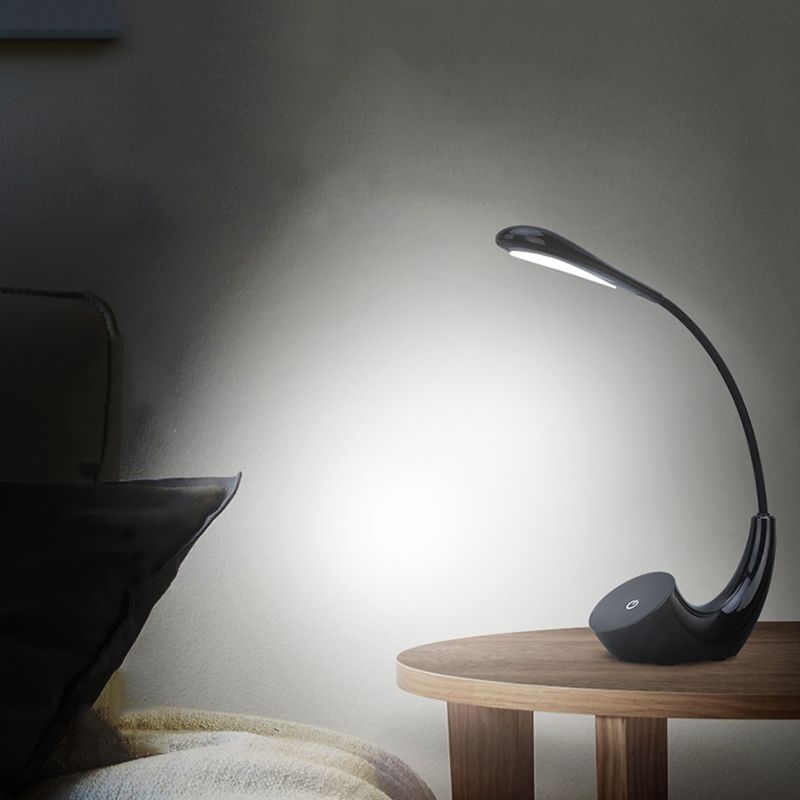 Plastic Flexible Arm Desk Lamp Minimalist LED Rechargeable Reading Light with Touch Control