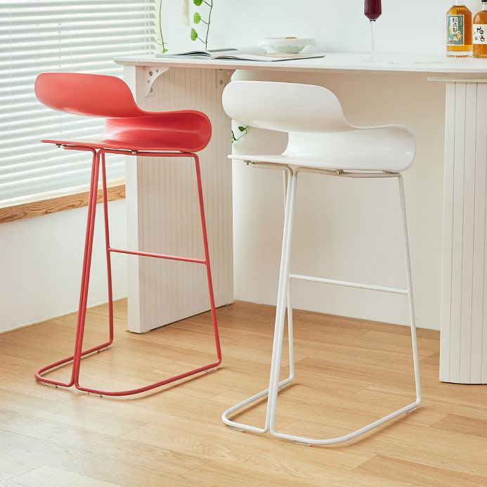 Scandinavian Restaurant Footrest Stool Matte Finish Plastic Bar Stool