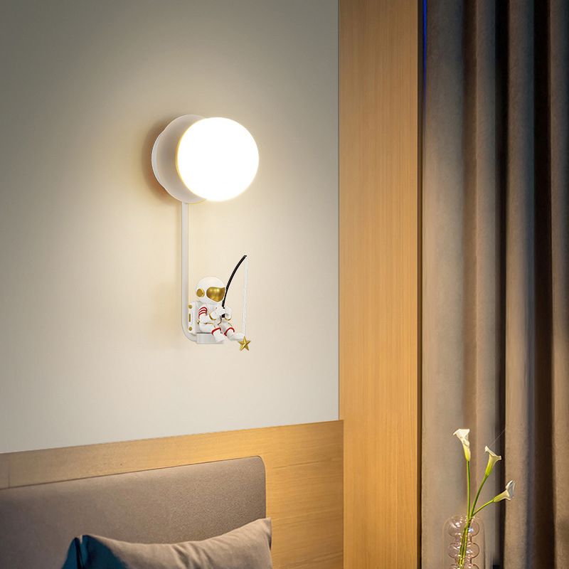 Modern Astronaut Wall Light Fixture Creative LED Wall Light Sconce for Bedroom