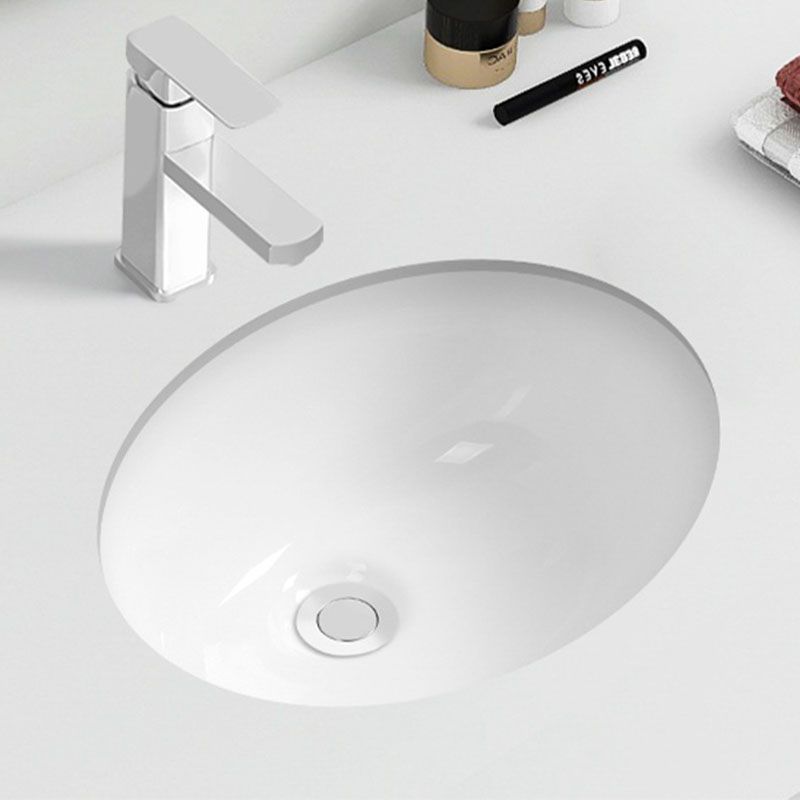 Modern Porcelain Bathroom Sink Undermount Bathroom Sink in White(Not Including Faucet)