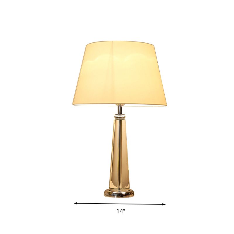 Lampada da tavolo affusolata in tessuto Lampada da notte per camera da letto a testa singola in stile rurale in beige con base in cristallo