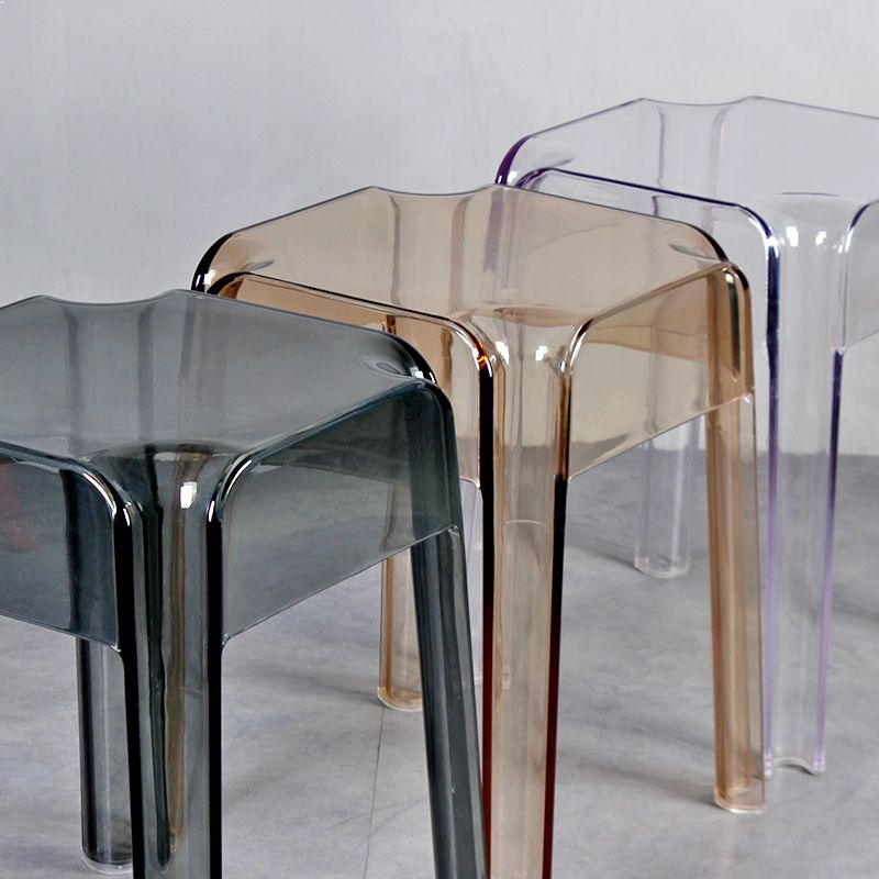 Stapelbarer Nordic-Barhocker aus Kunststoff, einfacher hoher Innenhocker mit quadratischem Sitz