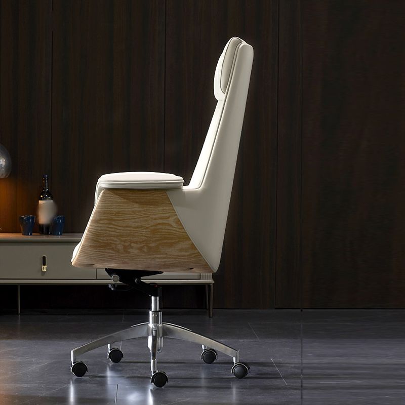 Modern Leather Executive Chair Adjustable Tilt Mechanism Swivel Office Chair