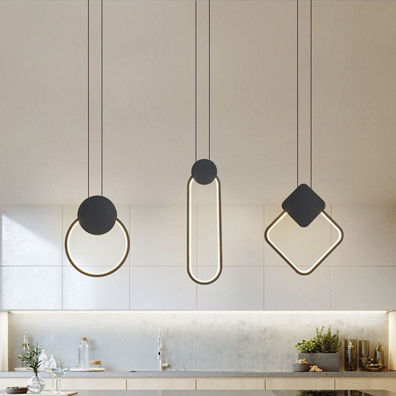 Style moderne suspendu luminaire en forme de bande LED Pendante Lumière pour le salon