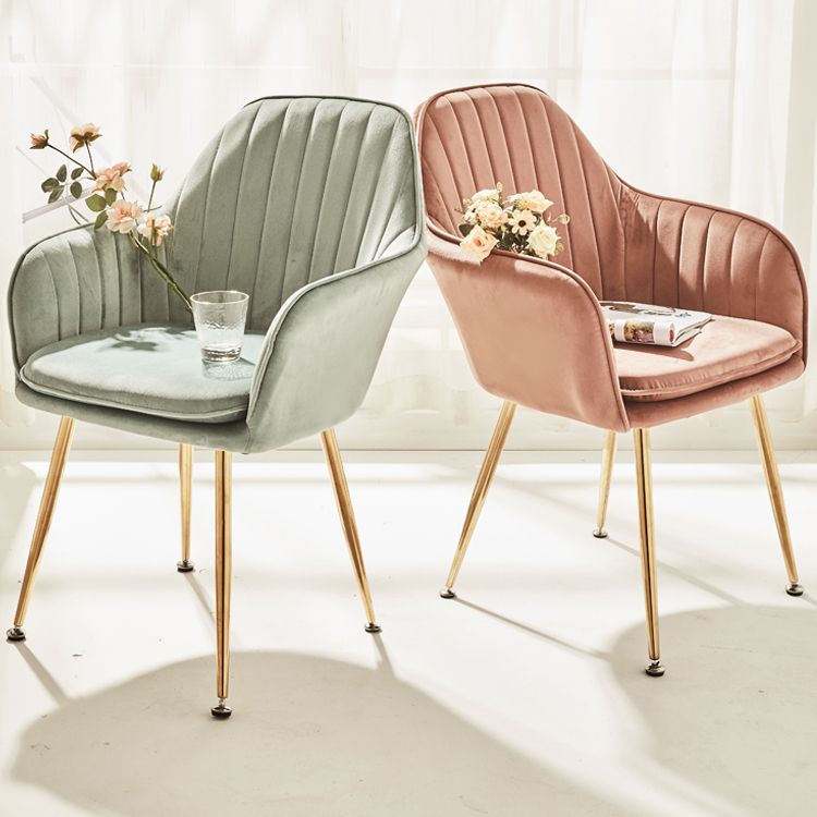 Silla de comedor con acabado mate de terciopelo, sillón con respaldo sólido para dormitorio escandinavo
