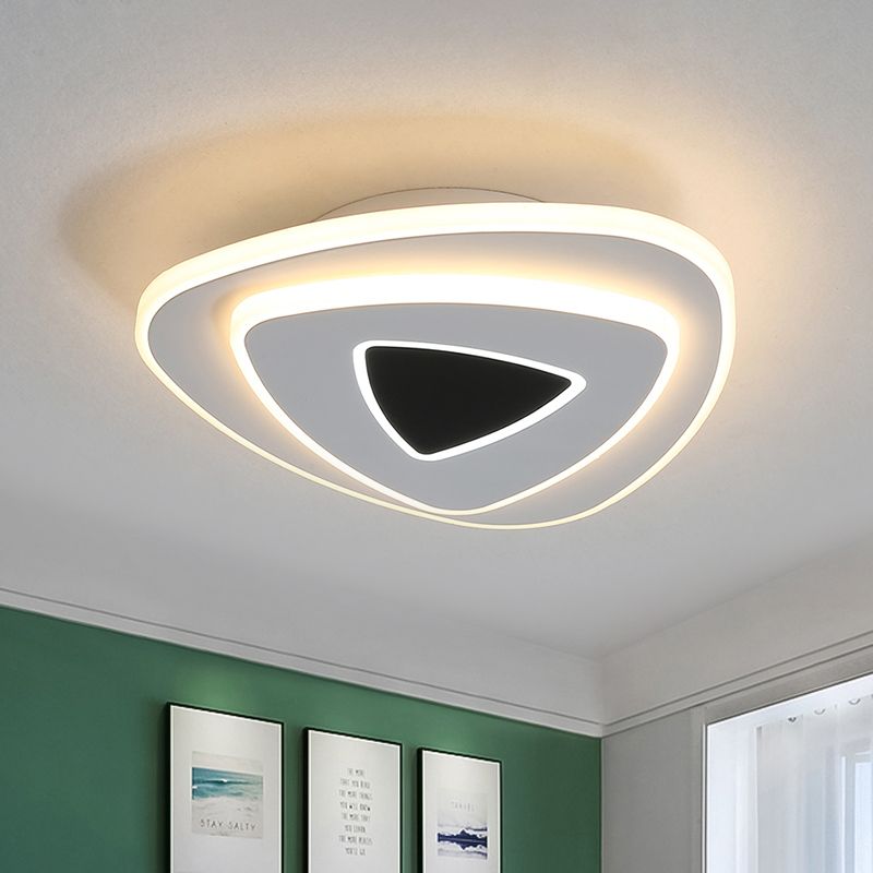 Illuminazione da incasso a soffitto a LED nordica in acrilico in bianco e nero con montaggio a incasso a triangolo impilato in luce calda/bianca