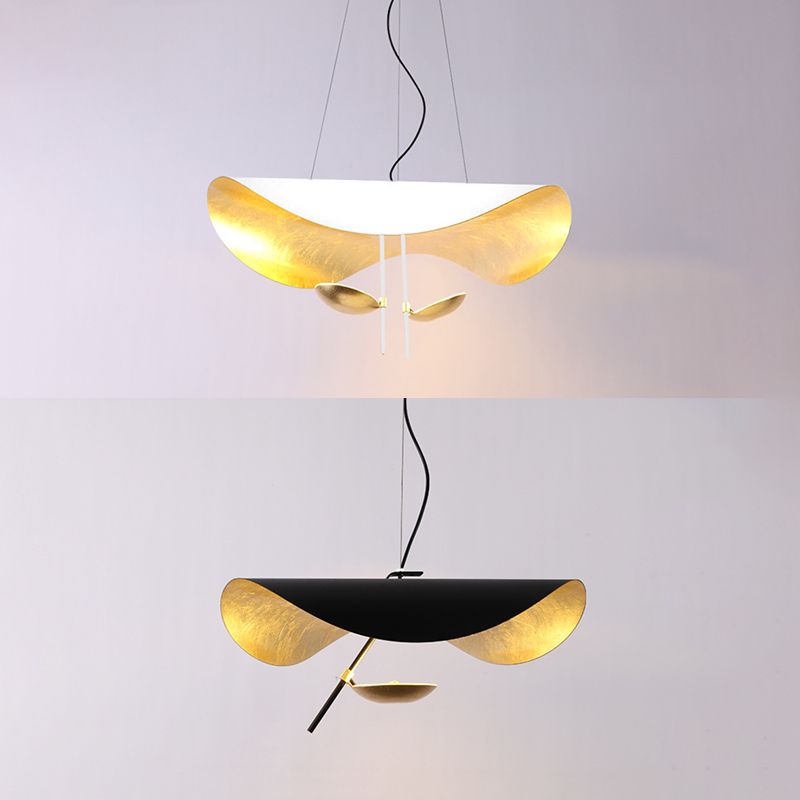 Modern Creative Creative LED Light Light Iron Ithing Hanging Lampada con tonalità in foglio d'oro