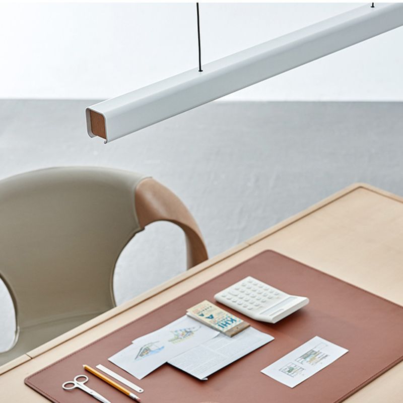 Éclairage d'île de forme linéaire de style moderne