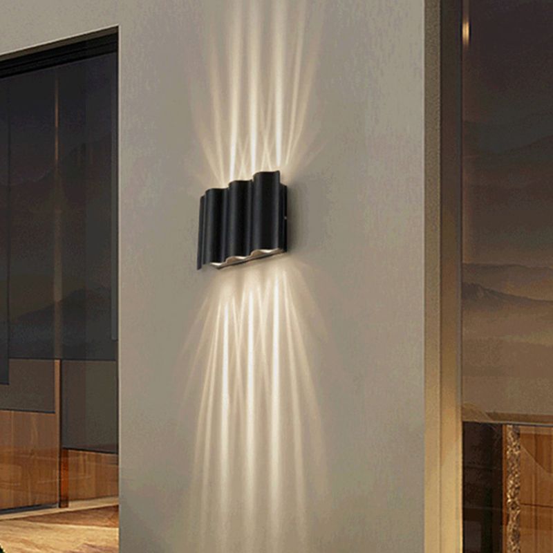 Modern Style Wave Shape Wall Sconce Metal Sconces in Black for Outdoor