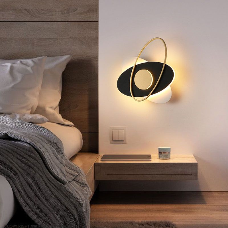 Luz de pared de pared LED de 2 luces Luz de pared de metal posmoderna en negro para dormitorio