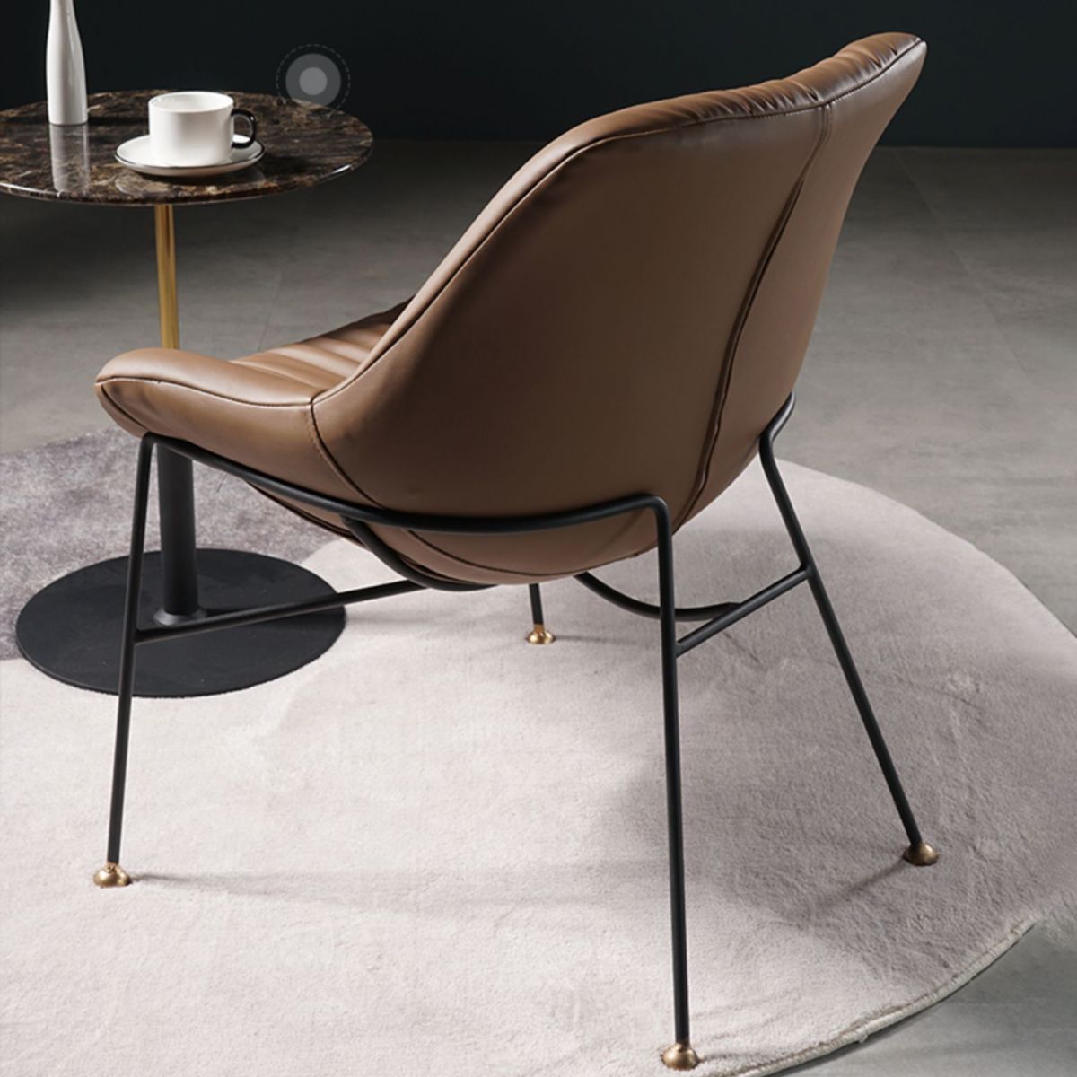 Chaise en cuir de style contemporain, chaise sans accoudoirs avec pieds en métal pour cuisine