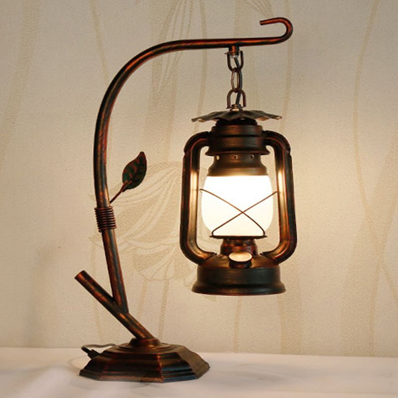 Lámpara de noche de linterna industrial 1 Bulbo de iluminación de mesa de queroseno de hierro para la cama