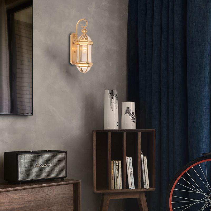 Curved Arm Metal Wall Light Retro 1 Head Brass Flush Mount Wall Sconce for Living Room