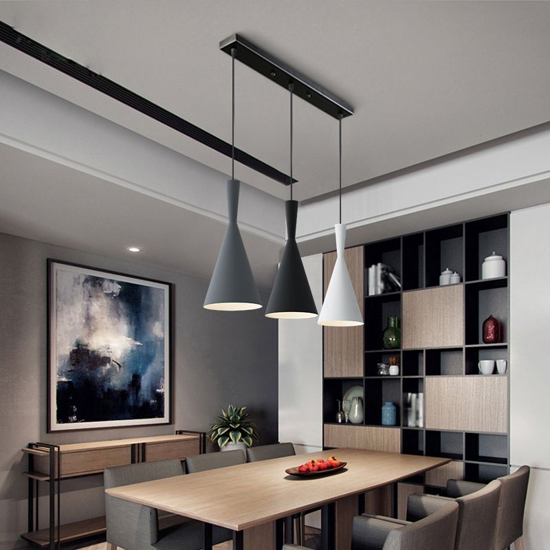 Forme de cône en métal Lumières suspendues modernes style 3 lumières suspendues à la chambre à coucher