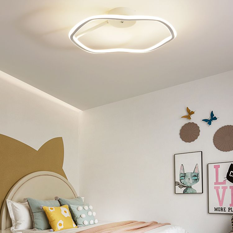 Metal Minimalism 1-Light Flush Mount Lamp Linear Flush Ceiling Light for Bedroom