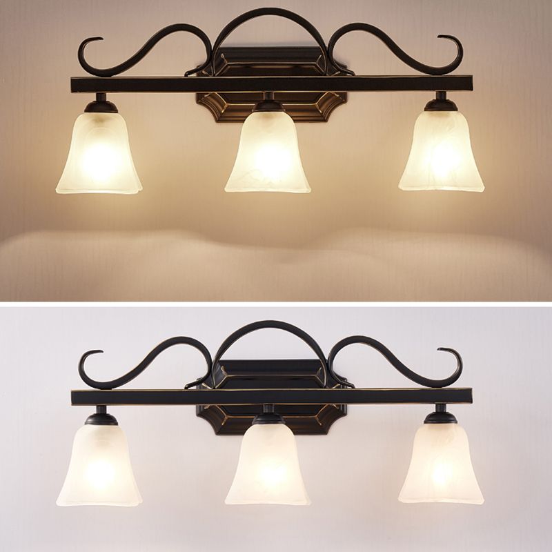 Traditionelle glockenförmige Leuchtenleuchte Glaswandmontage in Schwarz montiert