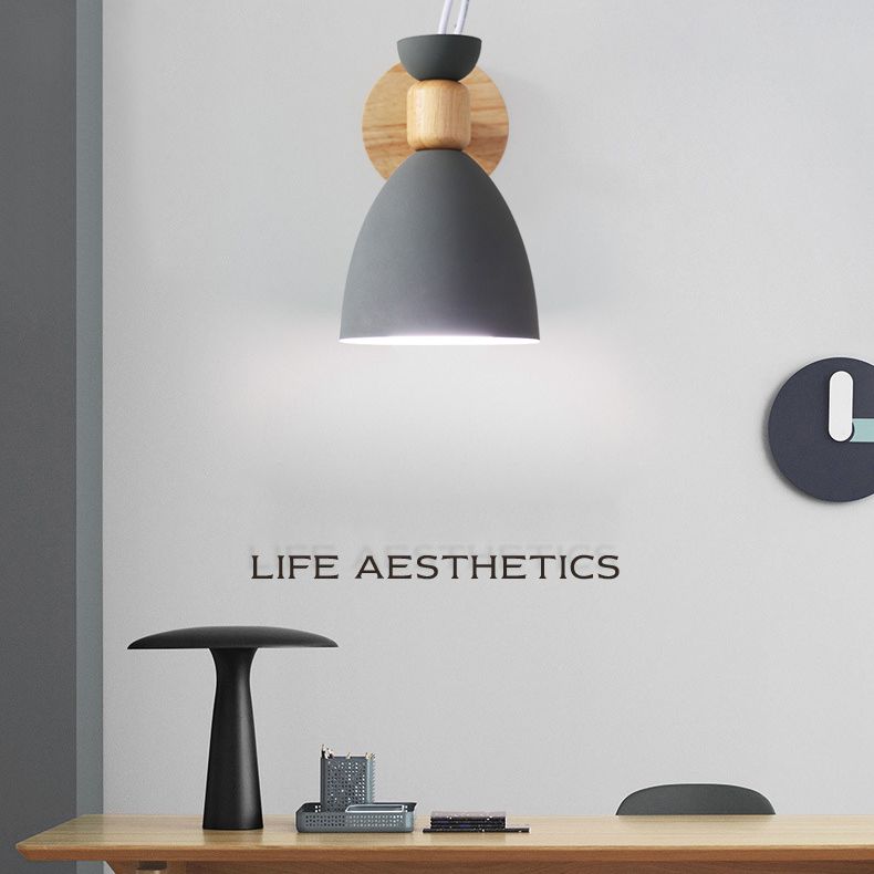 Luz de pared individual geométrica de macarrón en una lámpara de pared de madera de simplicidad moderna con sombra de hierro forjado
