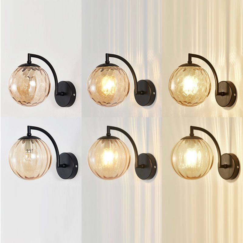 Luce da parete globo in vetro a 1 luce Nordic Luce da letto 7,5 "H Apparecchio di illuminazione con braccio in metallo ad arco