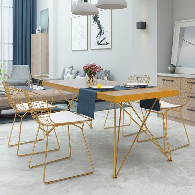 Traditioneller luxuriöser Rechteck Esstisch Kiefer Massivholz Tisch mit 4 Metallbeinen für Zuhause