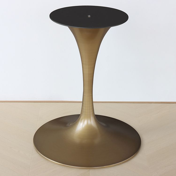 Traditionele luxe tulpenbasismeubels rond steen eettafel voor thuis
