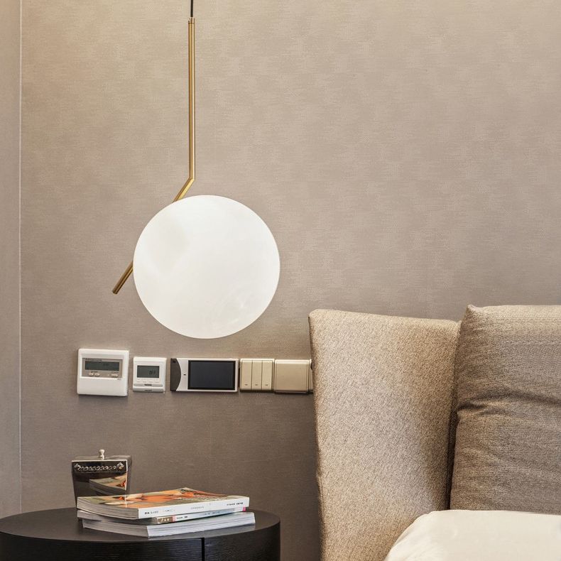 Brass Globe Single Pendant Light in Modern Creative Style Fer Whited Fon Lamping avec une teinte en verre